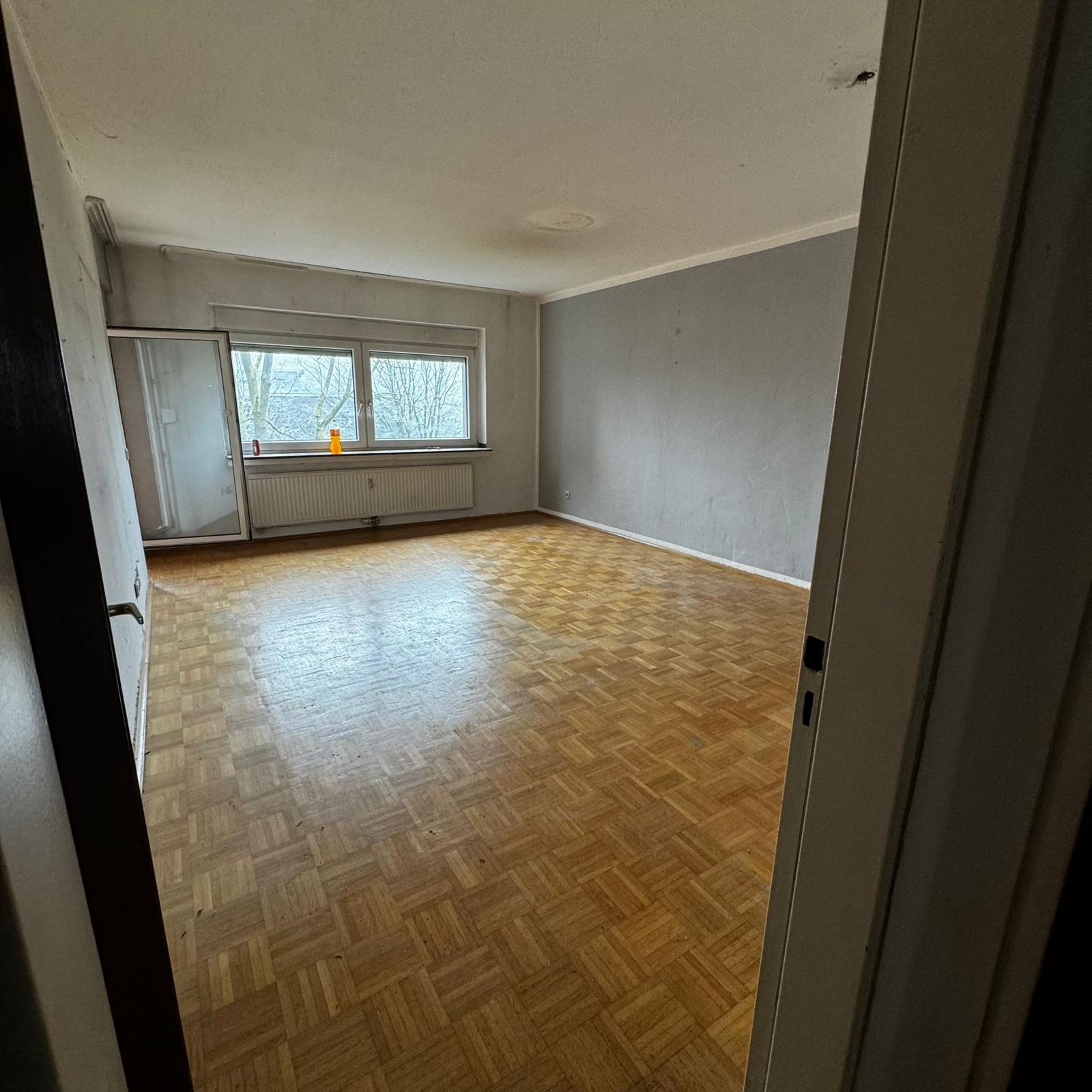 Wohnzimmer nach der Räumung – besenrein